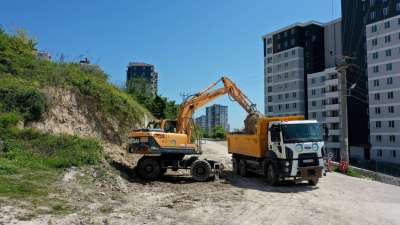 FATSA’DA YOLLAR GENİŞLETİLİYOR