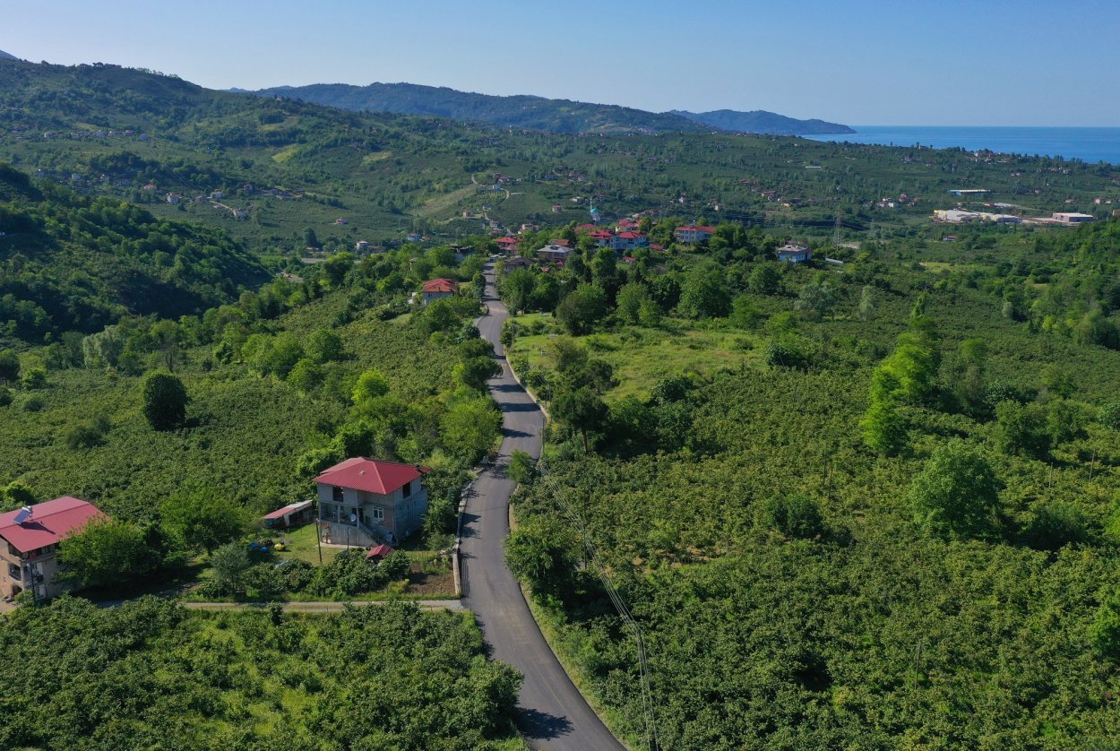 ALTINORDU YARAŞLI YOLU SICAK ASFALT KONFORUNA KAVUŞTU