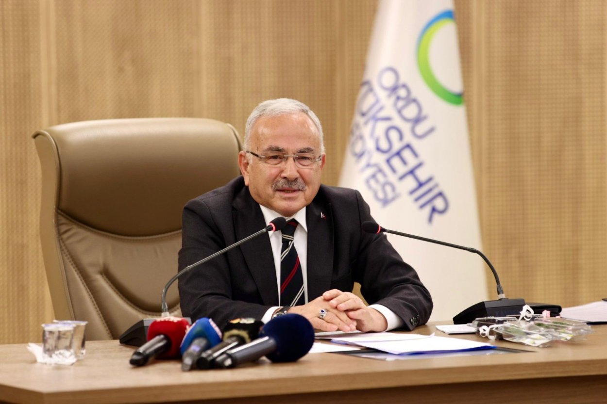 “BİZ BORÇ BATAĞINDA DEĞİL, YATIRIM ATAĞINDAYIZ”