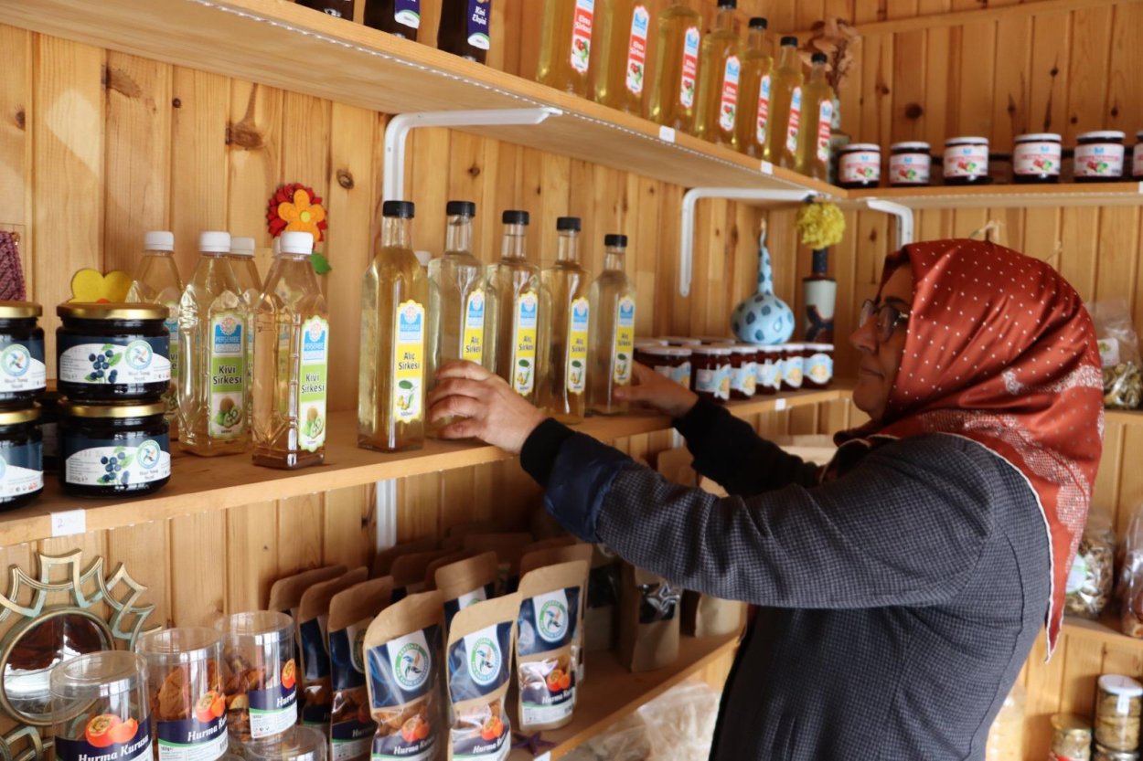 BÜYÜKŞEHİR İLE KADINLAR HEM ÜRETİYOR HEM KAZANIYOR