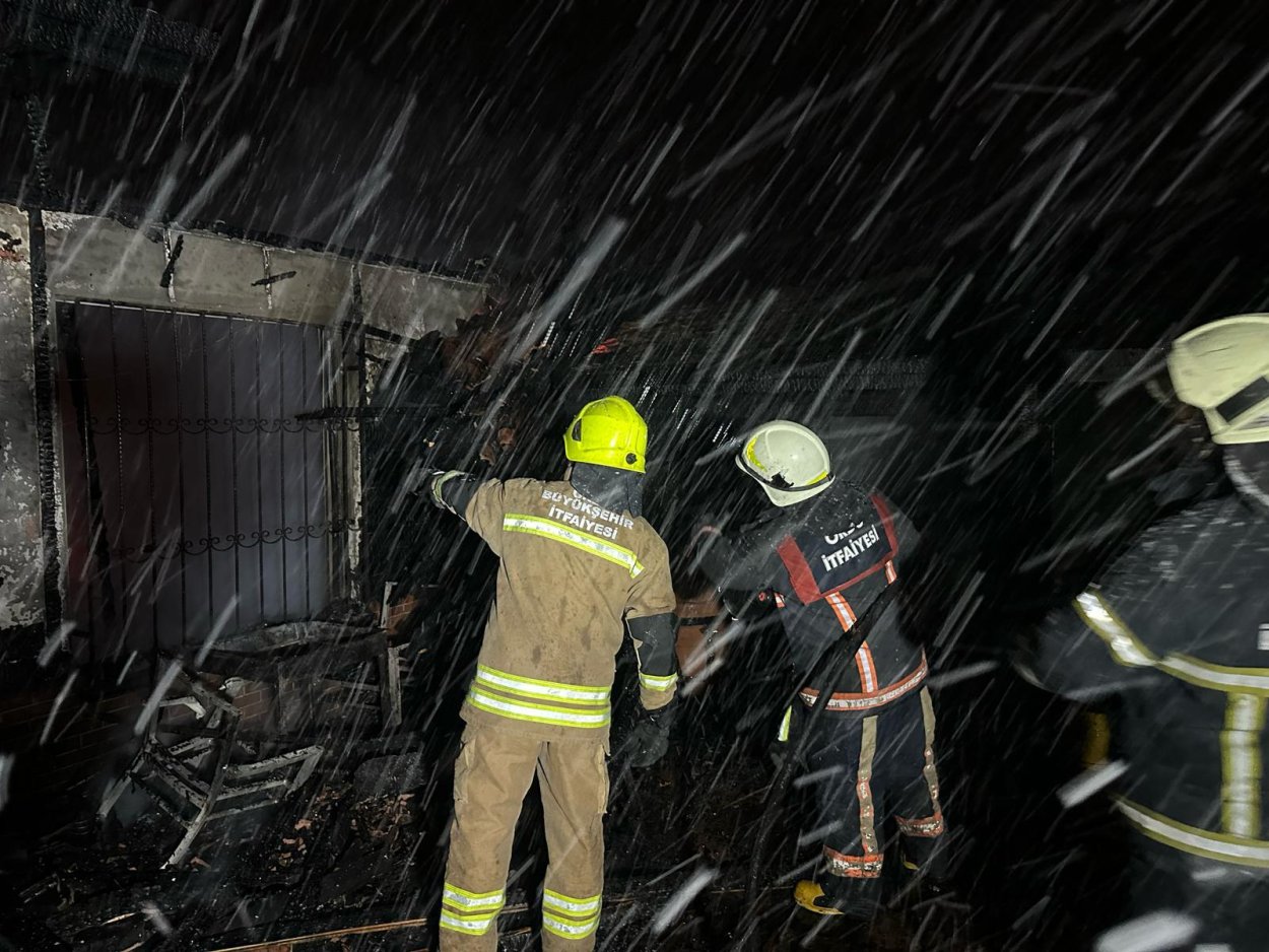 BÜYÜKŞEHİR İTFAİYESİ’NDEN YANGINLARA ZAMANINDA MÜDAHALE