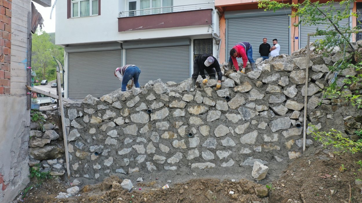 BÜYÜKŞEHRİN GÜVENLİ YOL İNŞASI SÜRÜYOR
