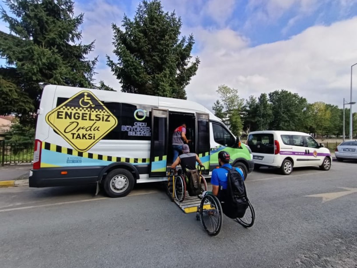 ENGELSİZ TAKSİ 7 BİN 43 KERE ENGELLERİ AŞTI
