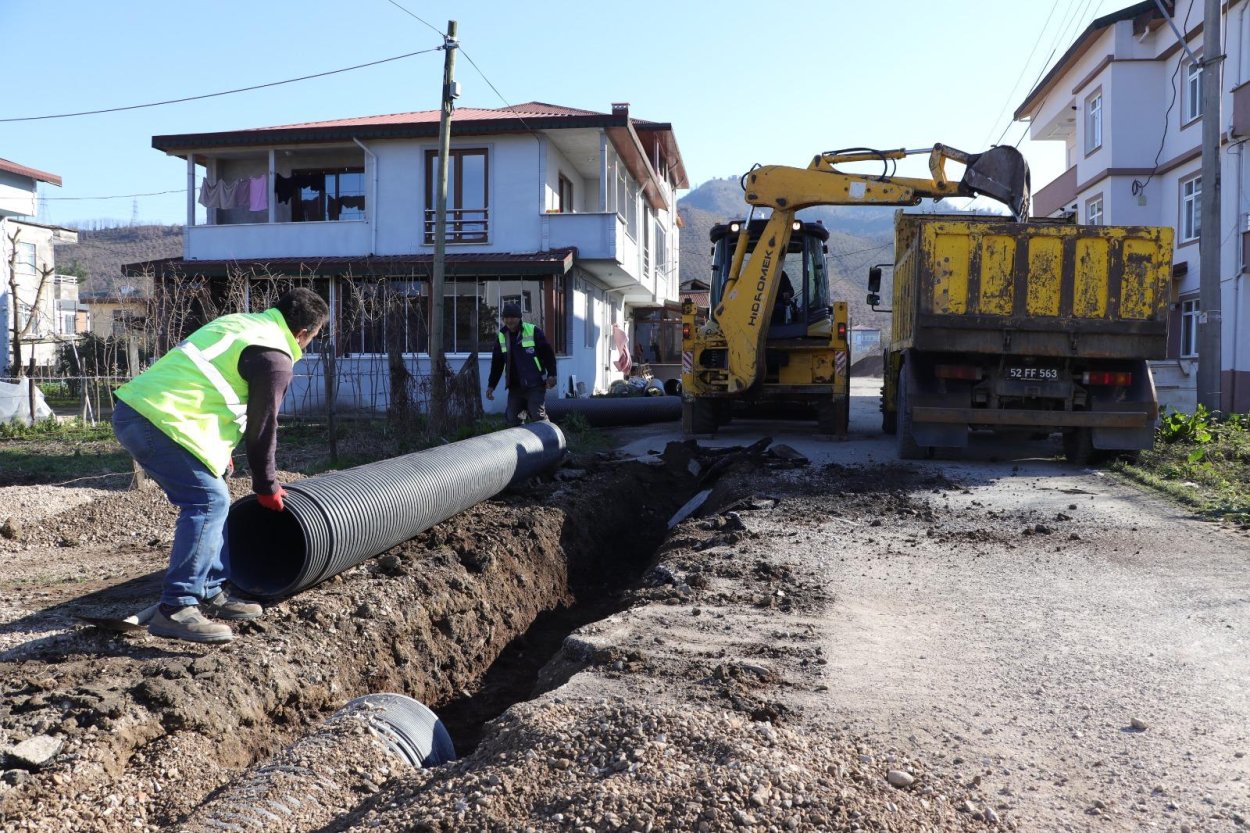 GÜLYALI’NIN ALTYAPISI YENİLENİYOR