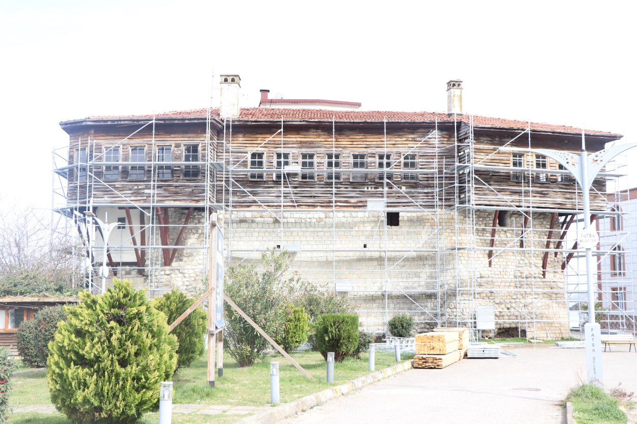 HAZNEDAROĞLU KONAĞI’NA RESTORASYON