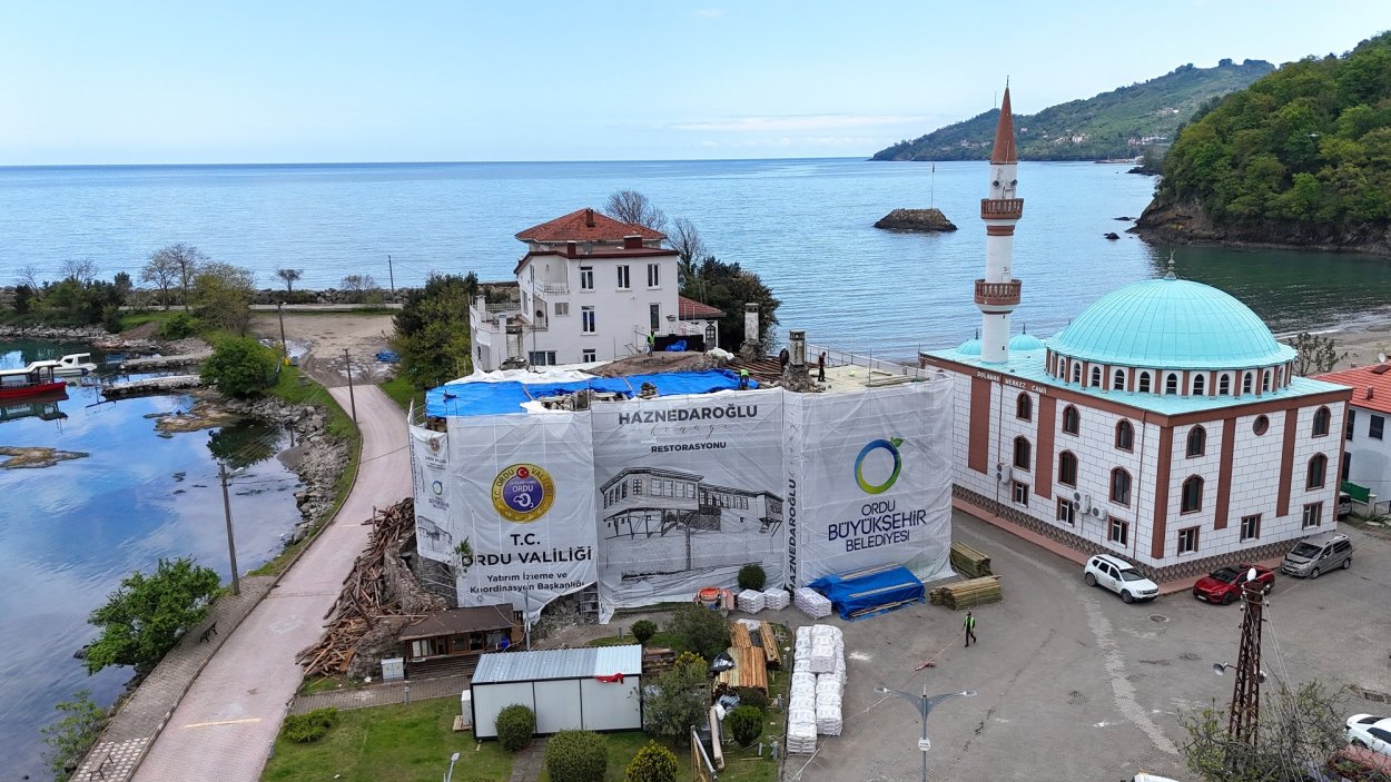 HAZNEDAROĞLU KONAĞI’NDA RESTORASYON SÜRÜYOR