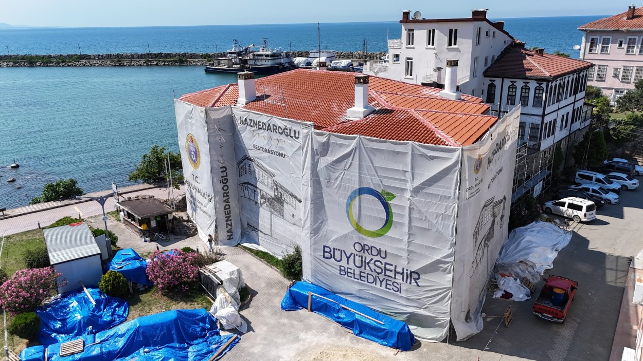 HAZNEDAROĞLU KONAĞINDA RESTORASYON TAM GAZ