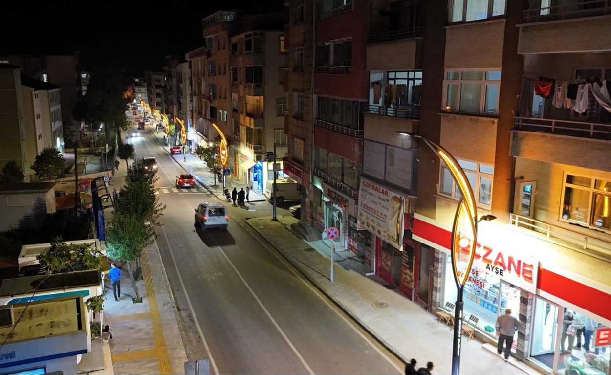 İBN-İ SİNA CADDESİNİN ALT VE ÜST YAPISI SİL BAŞTAN YENİLENEREK MONDERN GÖRÜNÜME KAVUŞTU