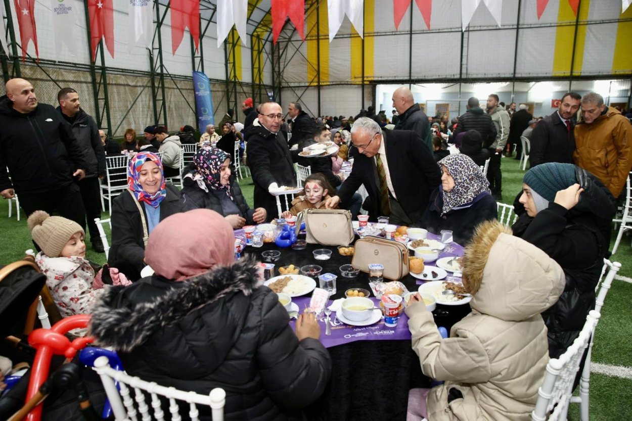 İFTAR SOFRASI KABATAŞ’TA KURULDU