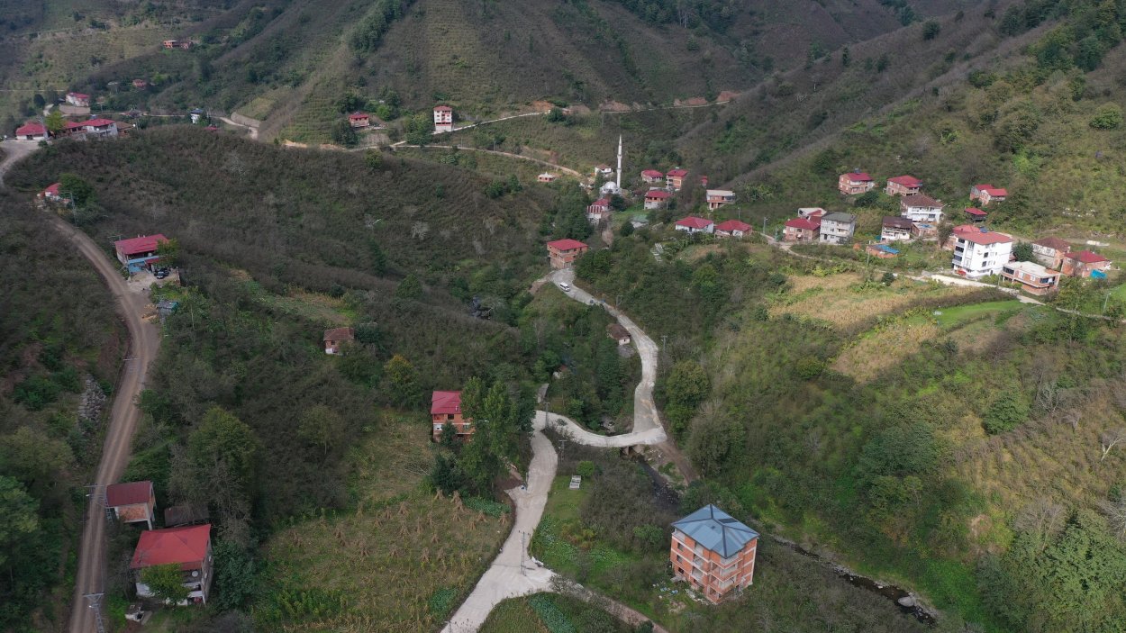 İKİ İLÇEYİ BİRBİRİNE BAĞLAYAN YOLDA MUTLU SON