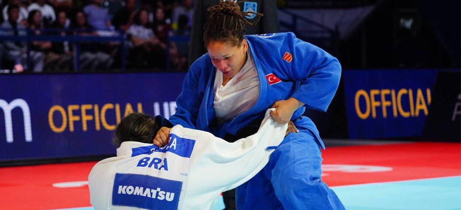 JAPONYA’DA KAYRA SAYİT RÜZGARI