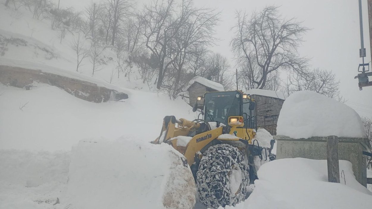 KARDA MAHSUR KALAN 74 YAŞINDAKİ SUDİ ÇELEBİ’NİN İMDADINA BÜYÜKŞEHİR VE JANDARMA EKİPLERİ YETİŞTİ