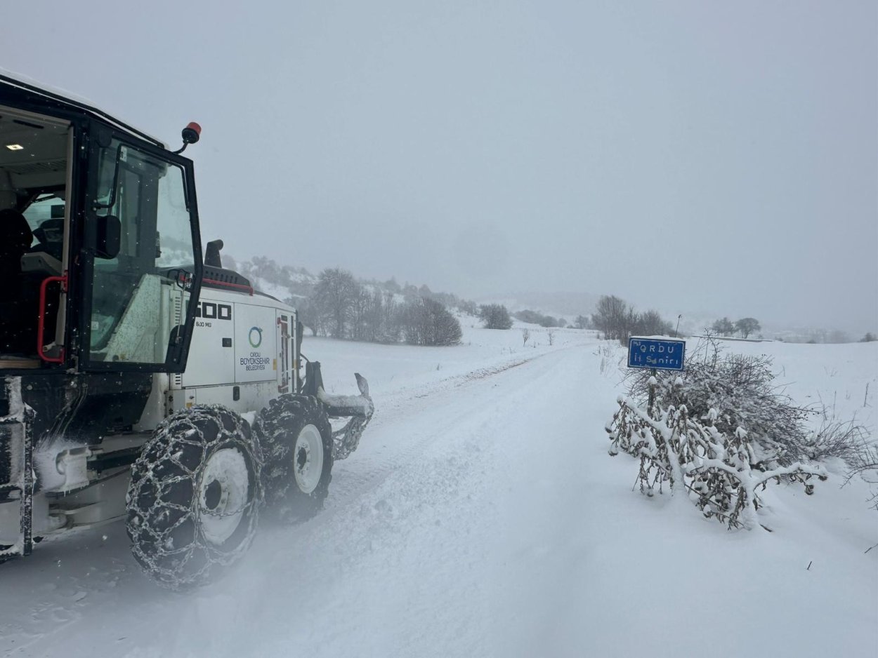 ORDU BÜYÜKŞEHİR BELEDİYESİ KARLA MÜCADELEDE SEFERBER OLDU.