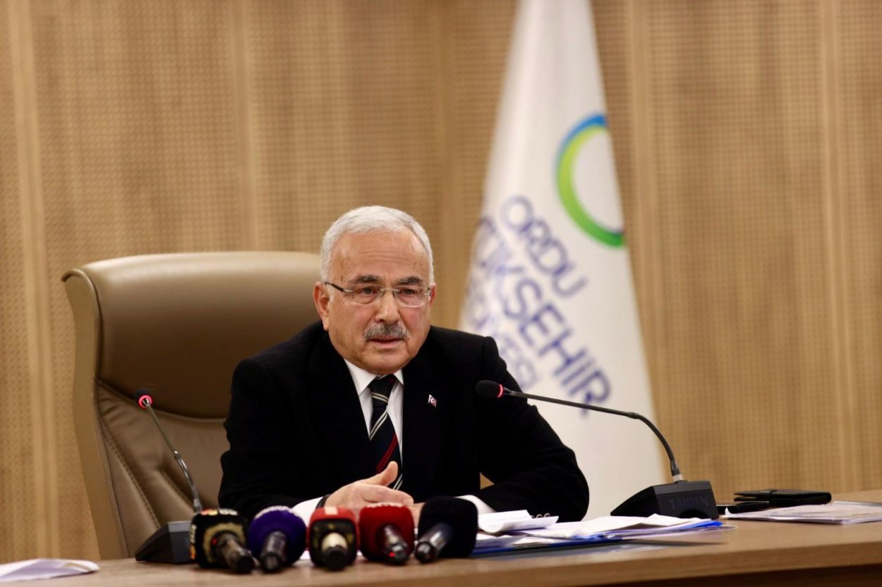 “SUNİ GÜNDEMLERLE ORTALIK ISINDIRILSA DA GÜÇLÜ BİR KADROMUZLA BİZ BU ÇALIŞMALARI SÜRDÜRÜYORUZ”