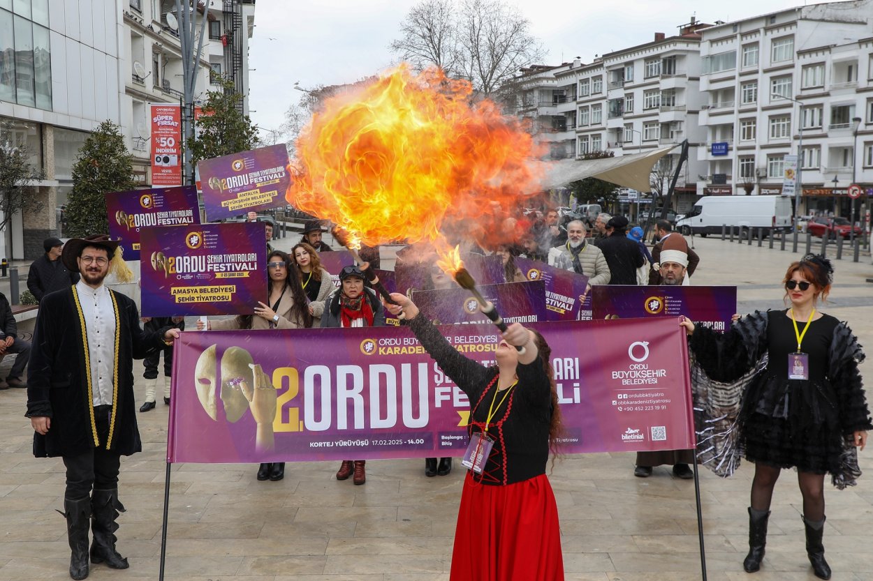 TİYATRONUN KALBİ ORDU’DA ATIYOR
